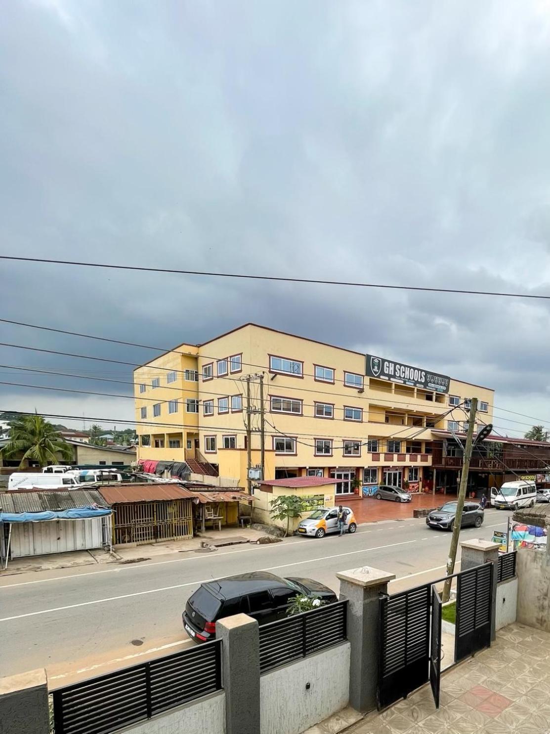 Seven Brothers Apartments Accra Exterior photo